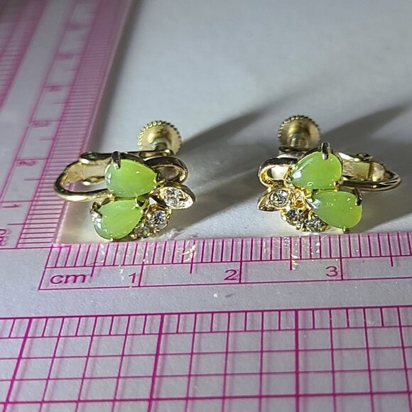 Vintage Jade- Gold-tone Screwback Earrings - Picture 2 of 6